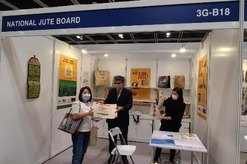 Shri.T.Ayyappan, Head Marketing distributing Jute Mark Logo Bags to the Business Visitors at Mega Show, Hong Kong held during 15th to 18th Nov 2022 Shri.T.Ayyappan, Head Marketing distributing Jute Mark Logo Bags to the Business Visitors at Mega Show, Hong Kong held during 15th to 18th Nov 2022