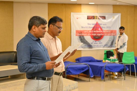 Glimpses of Blood Donation Camp organised by National Jute Board on the eve of World Blood Donor Day. Auspicious Day started with pledge taking ceremony administered by Secretary Shri Shashi Bhushan Singh followed by blood donation. Some glimpses of Blood Donation Camp organised by National Jute Board on the eve of World Blood Donor Day. Auspicious Day started with pledge taking ceremony administered by Secretary Shri Shashi Bhushan Singh followed by blood donation.