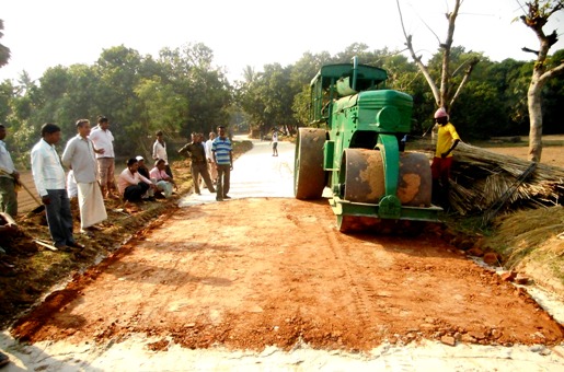 Compaction of Road treated with Jute Geotextile - Kalna, Burdwan, West Bengal Compaction of Road treated with Jute Geotextile - Kalna, Burdwan, West Bengal