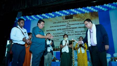 Inauguration of the Awareness Workshop on various Schemes of National Jute Board at Town Hall, Kalimpong, West Bengal on 6th May 2022 by Smt. R. Vimala, IAS, District Magistrate, Kalimpong in presence of Shri Moloy Chandan Chakrabortty, Jute Commissioner & Secretary, National Jute Board.